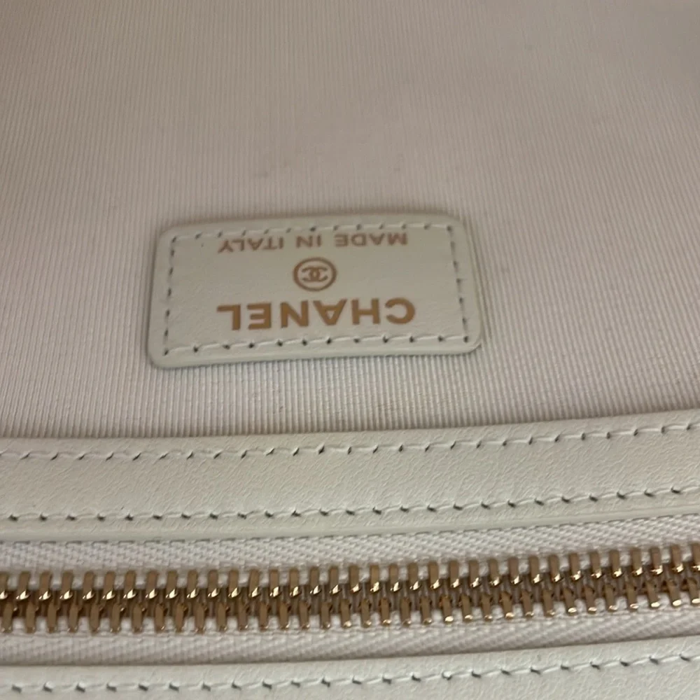 Chanel extremely rare iridescent white caviar o case clutch bag large 13x9 wrist